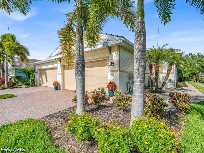 2 bedroom Attached at 14695 Edgewater Cir, Coral Harbor, Naples — photo 2