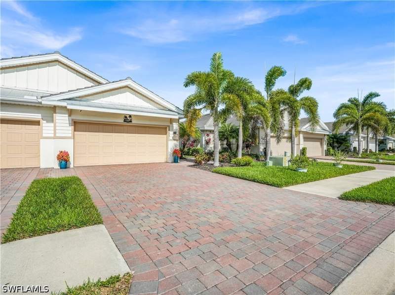 2 bedroom Attached at 14695 Edgewater Cir, Coral Harbor, Naples — photo 3