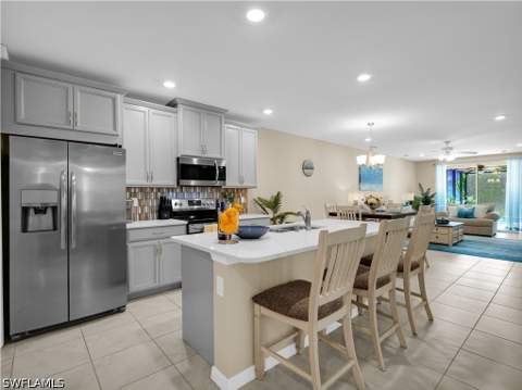 14695 Edgewater Cir, Naples FL - photo 9 of 36