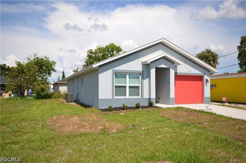 3 bedroom SingleFamilyResidence at 2225 Carver Ave, Fort Myers, Fort Myers — photo 2