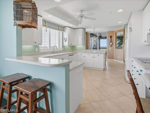 425 Cove Tower Dr 901, Naples FL - photo 8 of 43