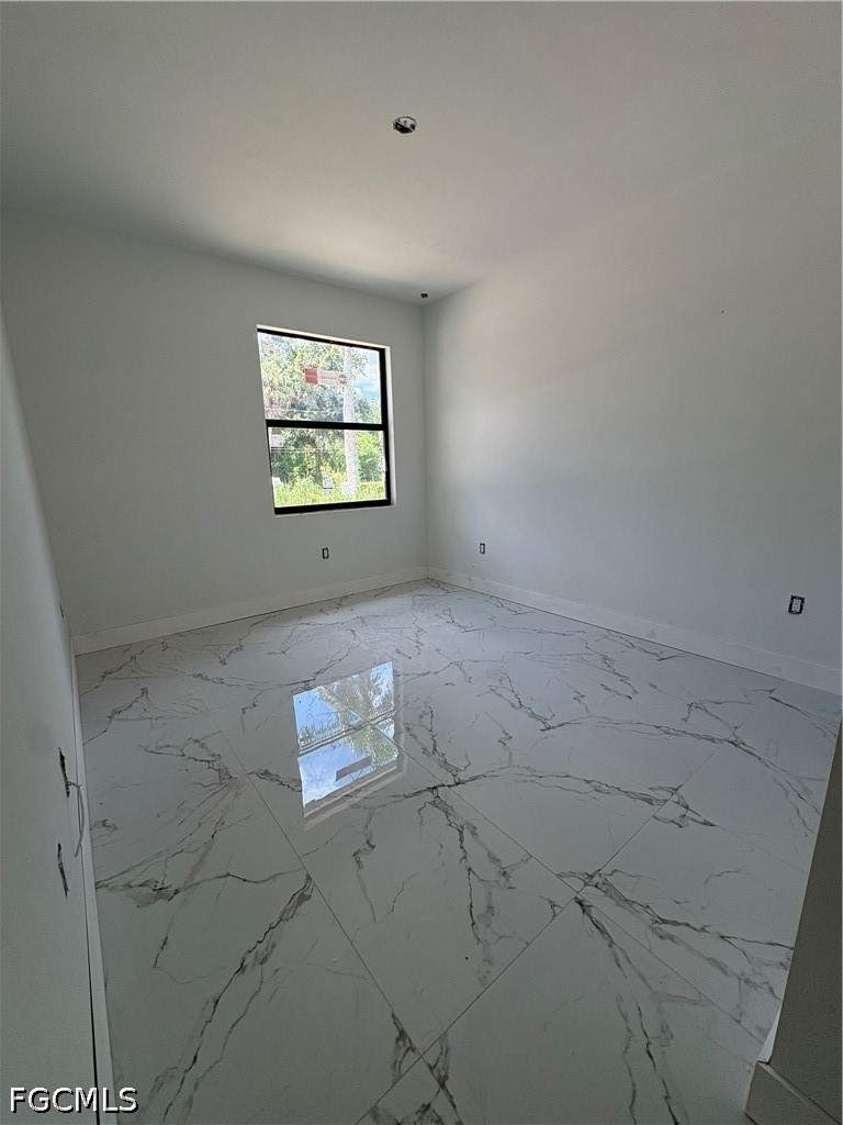 3 bedroom SingleFamilyResidence at 3927 Pearl St, Fort Myers, Fort Myers — photo 3