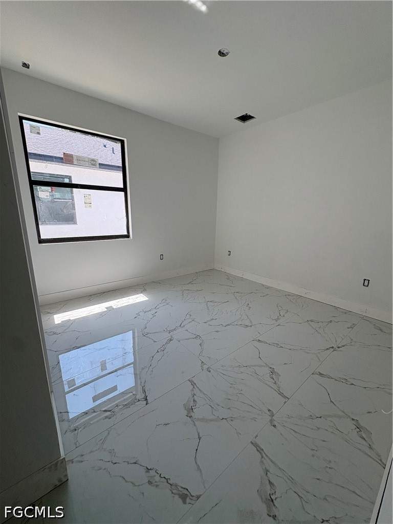 3 bedroom SingleFamilyResidence at 3927 Pearl St, Fort Myers, Fort Myers — photo 4