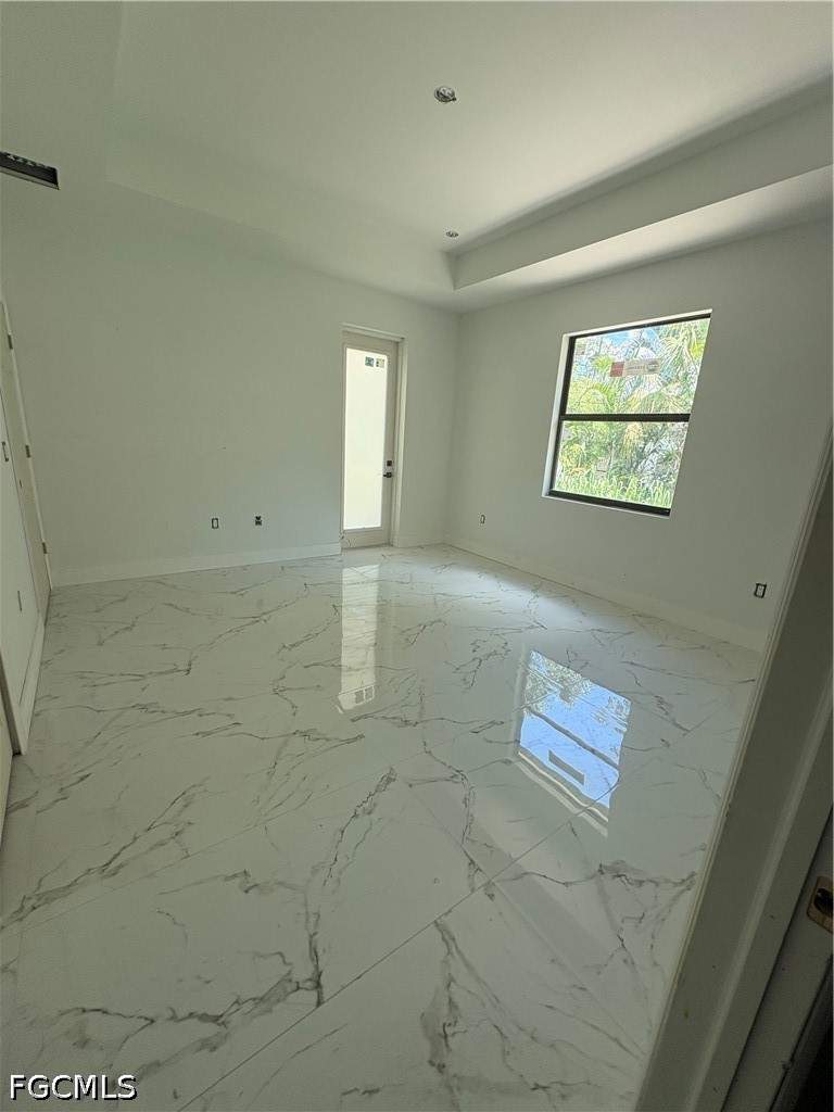 3 bedroom SingleFamilyResidence at 3927 Pearl St, Fort Myers, Fort Myers — photo 5