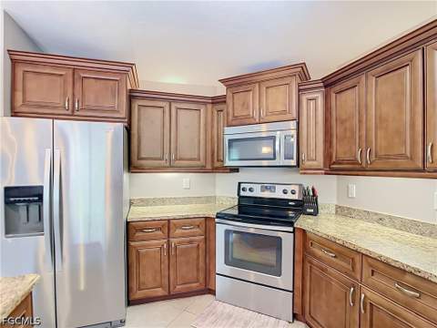 14401 Hampton Lake Ct, Fort Myers FL - photo 10 of 35