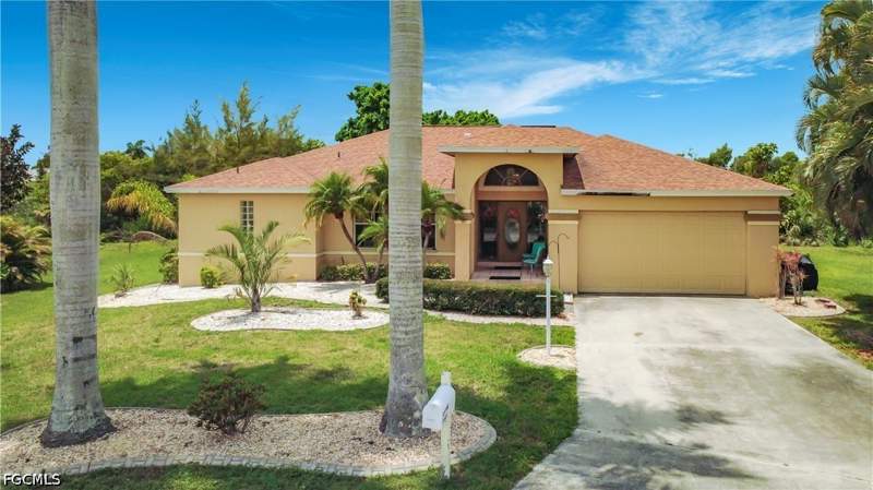 3 bedroom SingleFamilyResidence at 14401 Hampton Lake Ct, Hampton Lakes, Fort Myers — photo 3