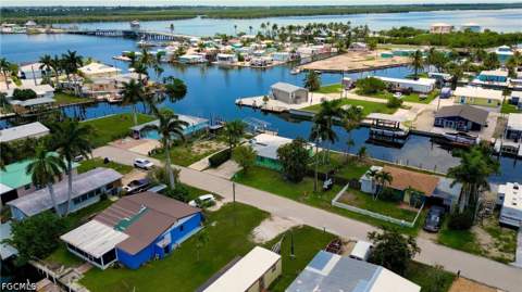 2567 Cay Cv, Matlacha FL - photo 10 of 45
