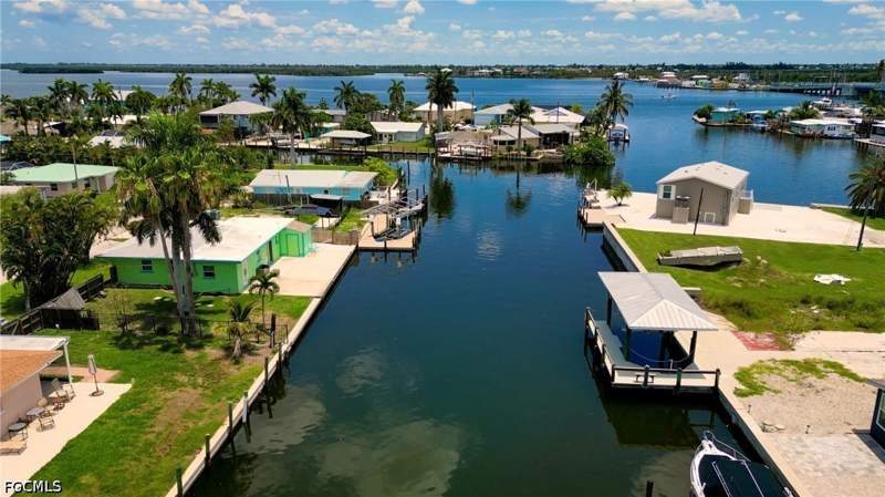 2 bedroom SingleFamilyResidence at 2567 Cay Cv, Matlacha, Matlacha — photo 3