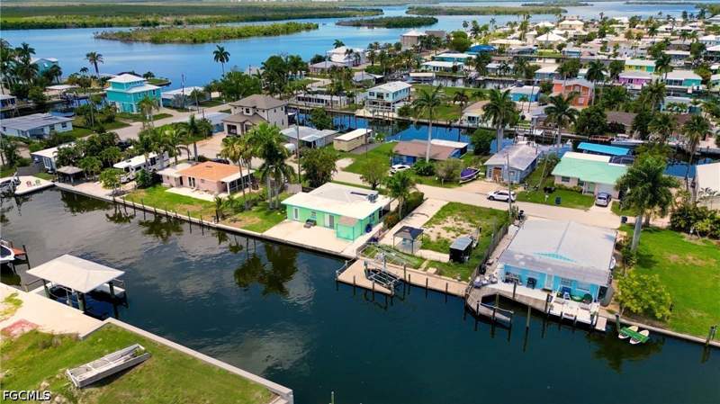 2 bedroom SingleFamilyResidence at 2567 Cay Cv, Matlacha, Matlacha — photo 5