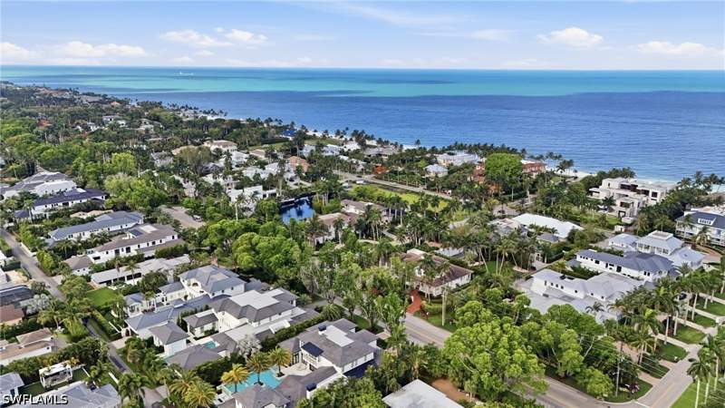 5 bedroom SingleFamilyResidence at 160 16th Ave S, Aqualane Shores, Naples — photo 2