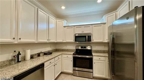 2066 Tamarron Ln, Naples FL - photo 7 of 31