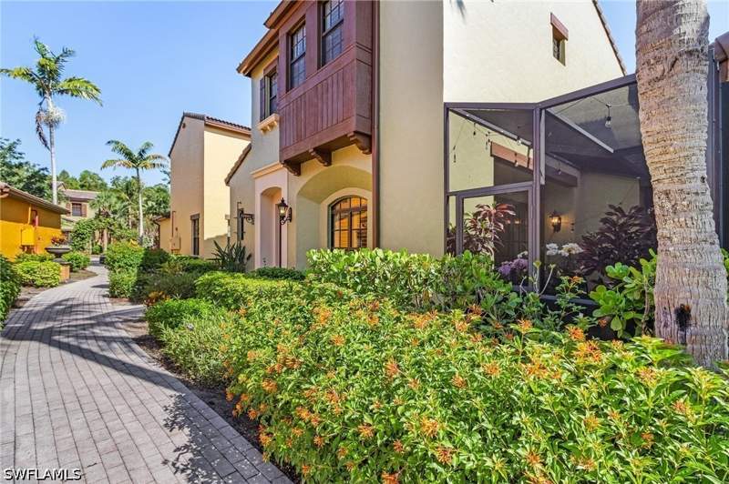 2 bedroom Attached at 9118 Chula Vista St 12002, Ole, Naples — photo 2
