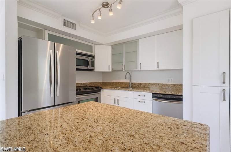 2 bedroom Condominium at 1400 Pompei Ln 77, Sorrento Villas, Naples — photo 2