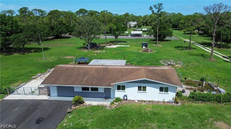 3 bedroom SingleFamilyResidence at 17751 Wells Rd, North Fort Myers, North Fort Myers — photo 2