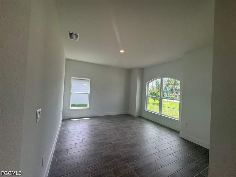 4 bedroom SingleFamilyResidence at 302 SE 1st Ter, Cape Coral, Cape Coral — photo 4