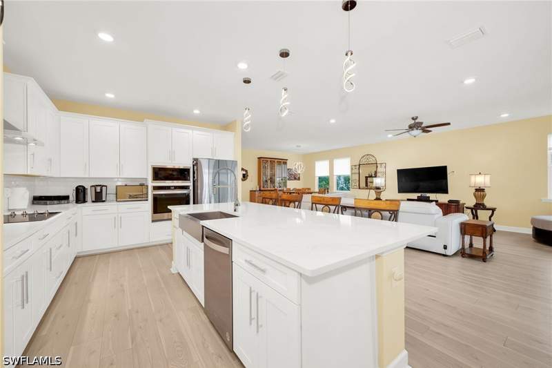 4 bedroom SingleFamilyResidence at 2078 Grove Dr, Valencia Lakes, Naples — photo 4