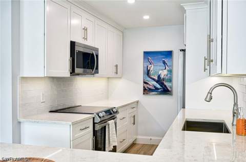 2100 Gulf Shore Blvd N 107, Naples FL - photo 12 of 33