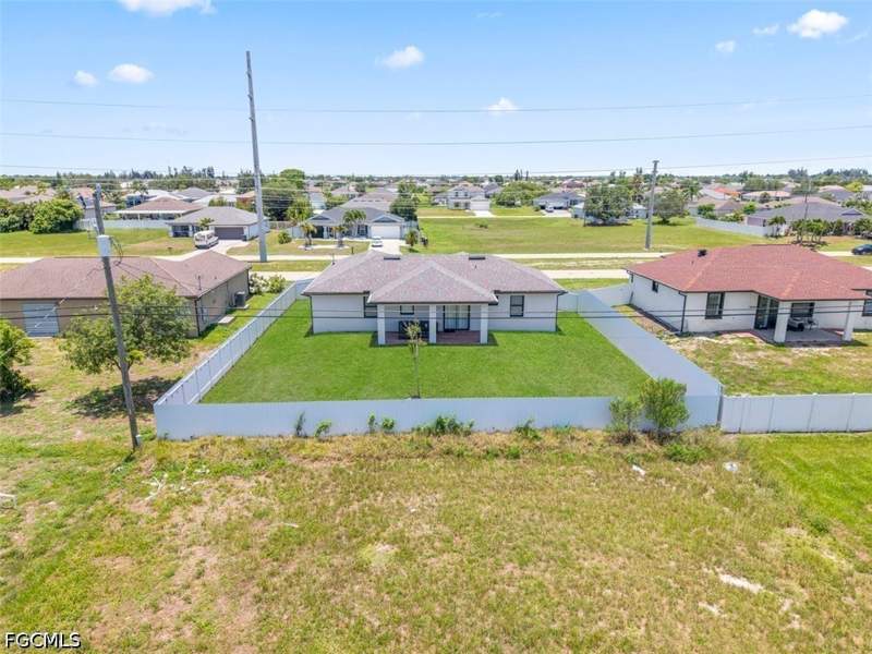 3 bedroom SingleFamilyResidence at 317 Kismet Pkwy E, Cape Coral, Cape Coral — photo 3