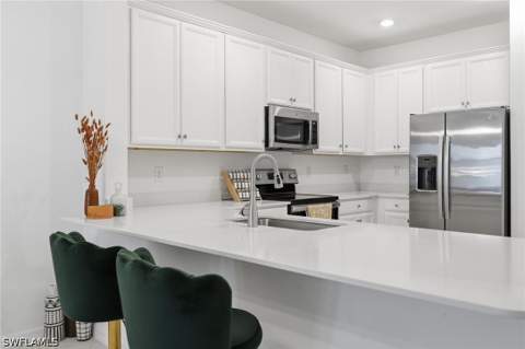 2584 Vine Ave, Naples FL - photo 8 of 38