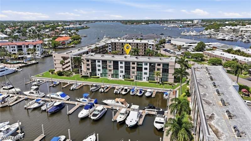 2 bedroom Condominium at 803 River Point Dr 107B, Beaumer, Naples — photo 2