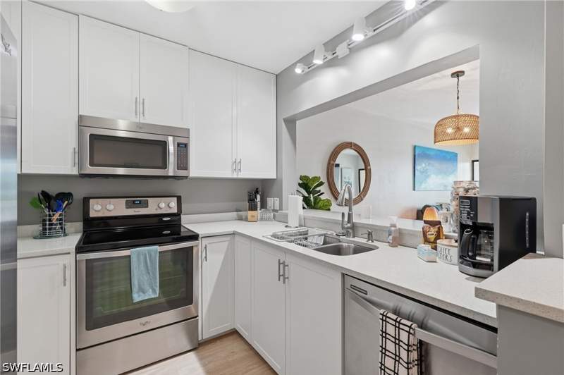 2 bedroom Condominium at 803 River Point Dr 107B, Beaumer, Naples — photo 3