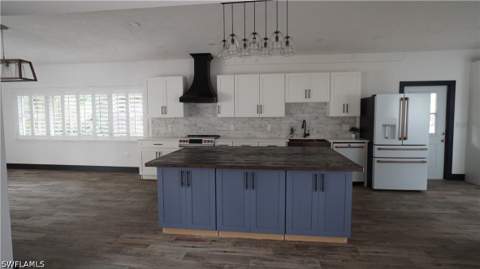 544 Bayside Dr, Fort Myers FL - photo 6 of 34