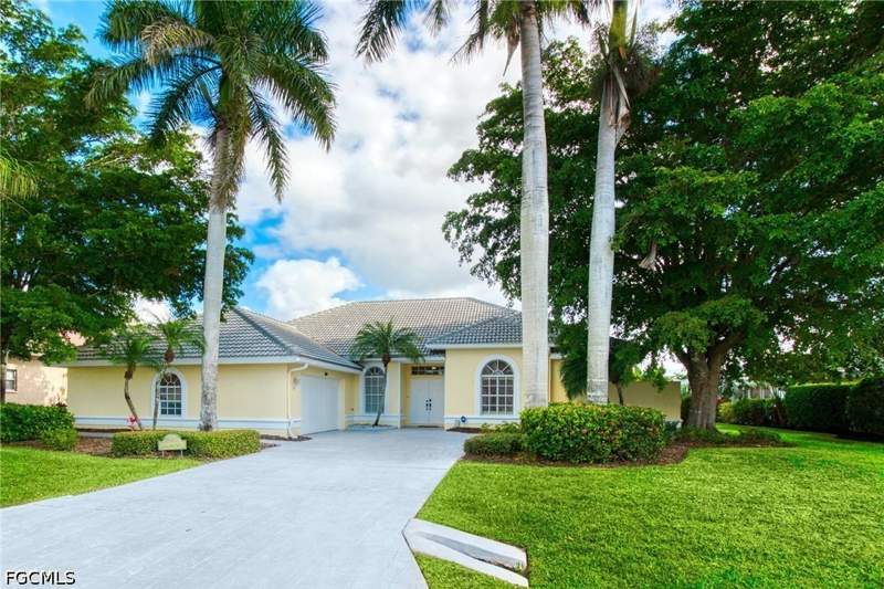 3 bedroom SingleFamilyResidence at 28467 Del Lago Way, Spanish Wells, Bonita Springs — photo 2