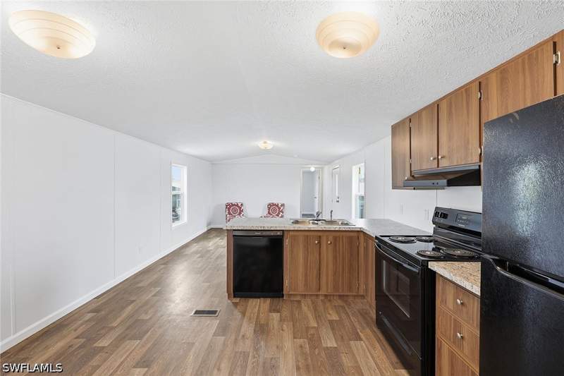 2 bedroom ManufacturedHome at 20751 Garden Dr, Mariners Cove, Estero — photo 3