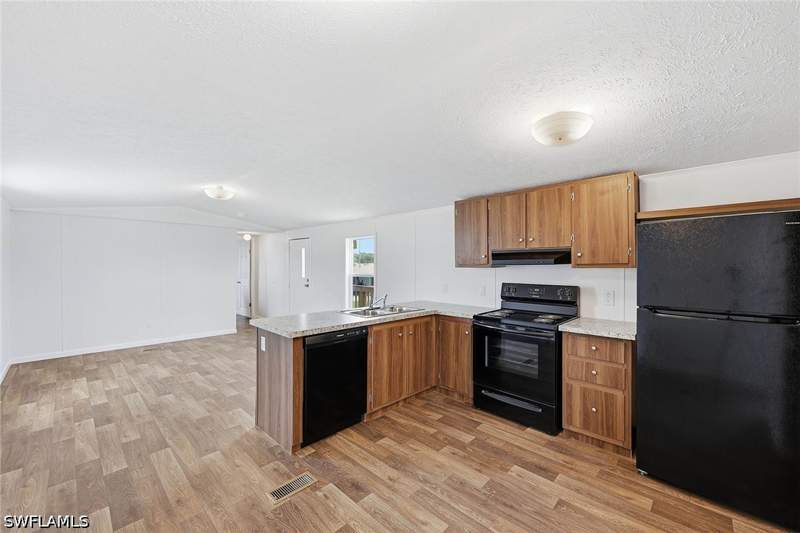 2 bedroom ManufacturedHome at 20751 Garden Dr, Mariners Cove, Estero — photo 4