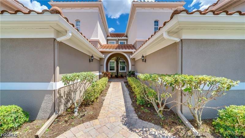 3 bedroom Condominium at 10230 Glastonbury Cir 202, Somerset, Fort Myers — photo 2