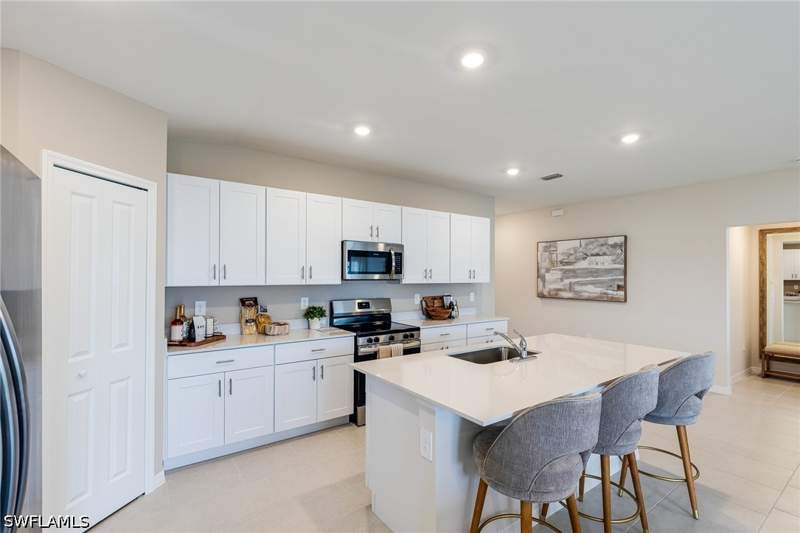 4 bedroom SingleFamilyResidence at 322 Marabou Dr, Maplewood Park, Lehigh Acres — photo 2