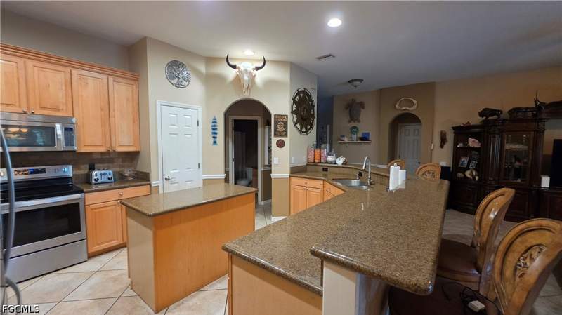 4 bedroom SingleFamilyResidence at 12810 Aston Oaks Dr, Danforth Lakes, Fort Myers — photo 2