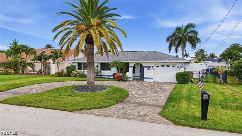 3 bedroom SingleFamilyResidence at 2045 SE 28th St, Cape Coral, Cape Coral — photo 2
