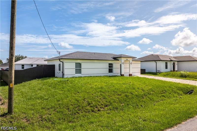 3 bedroom SingleFamilyResidence at 731 Camilla St E, Lehigh Acres, Lehigh Acres — photo 2