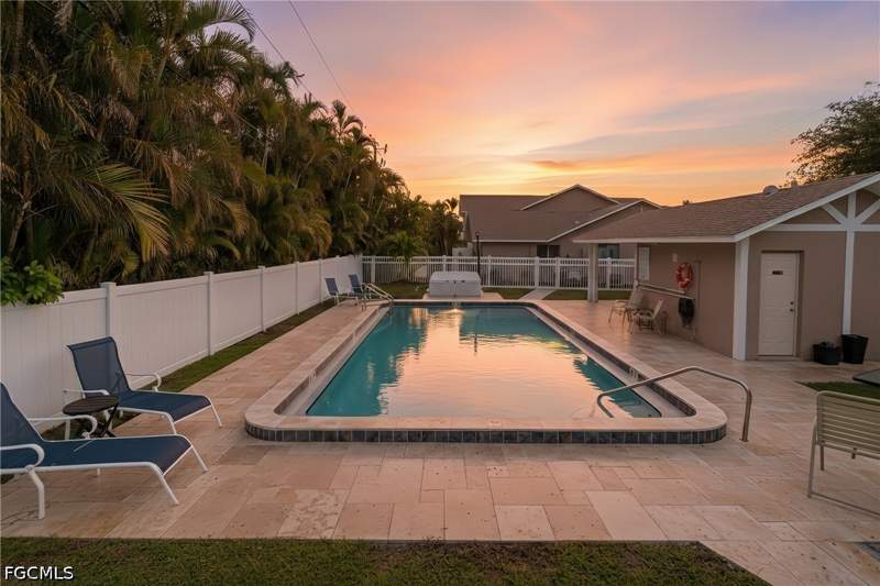 2 bedroom Attached at 1031 SE 8th Ter 2H, English Village Condo, Cape Coral — photo 3