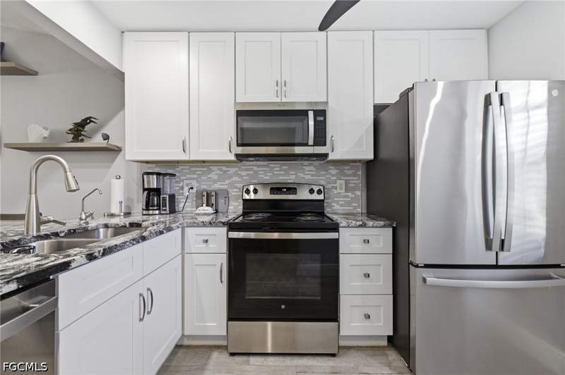 2 bedroom Attached at 16521 Bayleaf Ln 66, Villas At Cinnamon Cove, Fort Myers — photo 2