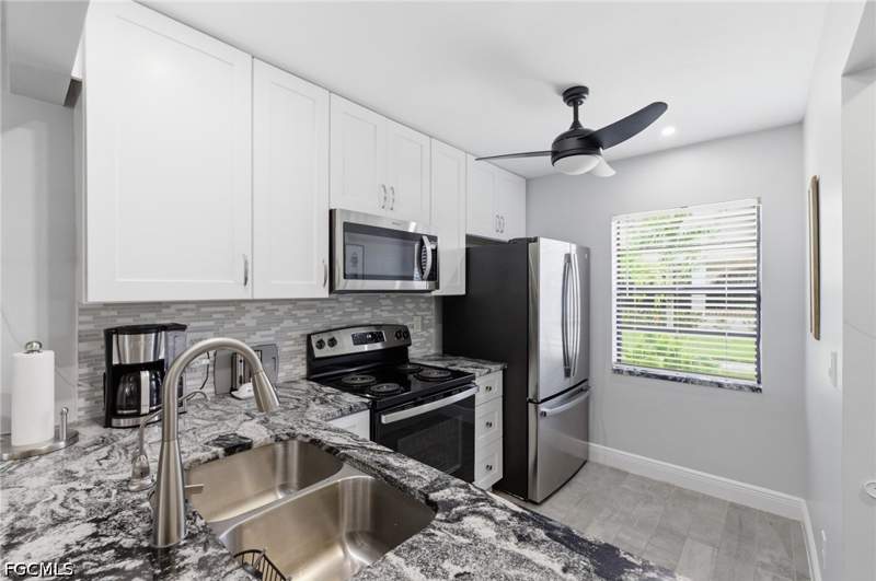 2 bedroom Attached at 16521 Bayleaf Ln 66, Villas At Cinnamon Cove, Fort Myers — photo 3