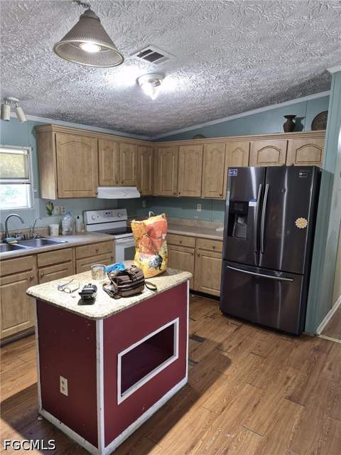 7616 Marx Dr, North Fort Myers FL - photo 6 of 13