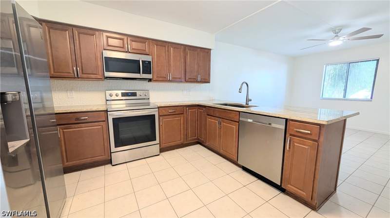 2 bedroom Condominium at 815 Victoria Dr 106, Victoria Arms Condo, Cape Coral — photo 5