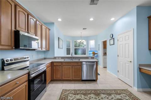 9830 Mar Largo Cir, Fort Myers FL - photo 11 of 26