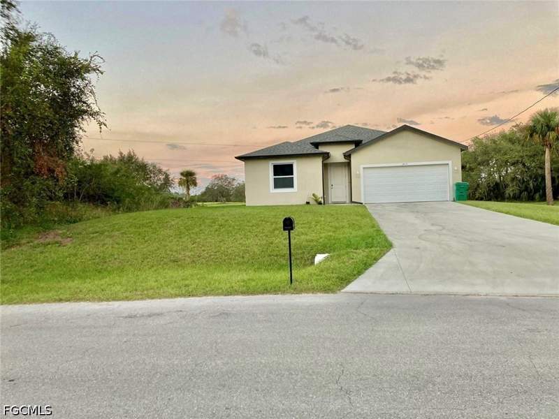 3 bedroom SingleFamilyResidence at 2013 Odessa Cir, Port Labelle, Labelle — photo 2