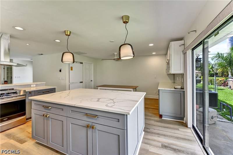 3 bedroom SingleFamilyResidence at 905 SW 52nd St, Cape Coral, Cape Coral — photo 4