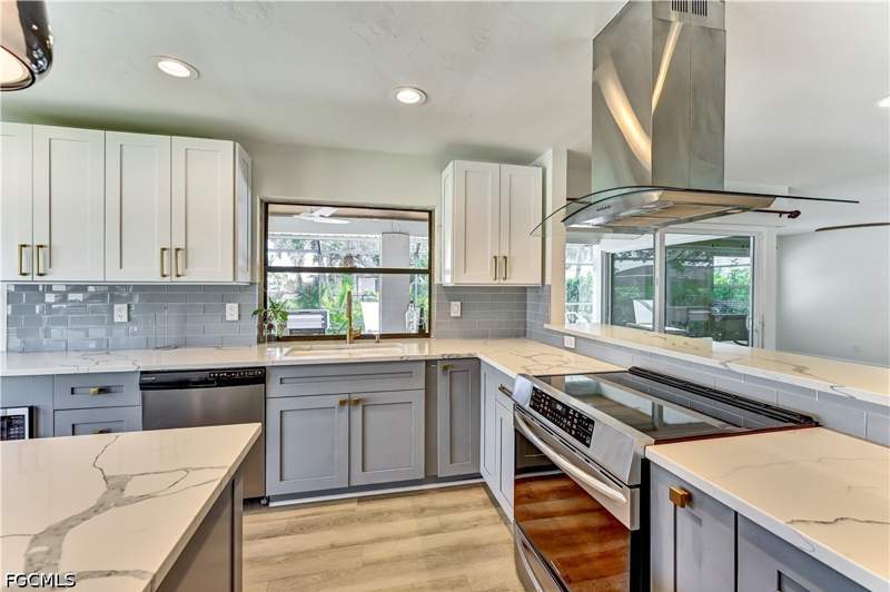 3 bedroom SingleFamilyResidence at 905 SW 52nd St, Cape Coral, Cape Coral — photo 5