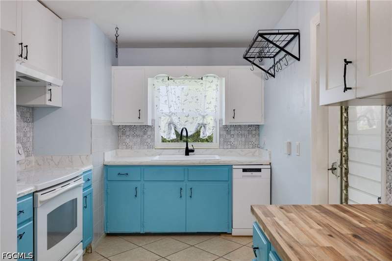 3 bedroom SingleFamilyResidence at 7297 Kumquat Rd, San Carlos Park, Fort Myers — photo 3