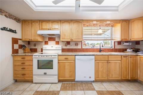 5585 Hamlet Ln, Fort Myers FL - photo 11 of 50