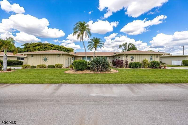2 bedroom Attached at 5585 Hamlet Ln, Whiskey Creek Village Green, Fort Myers — photo 2