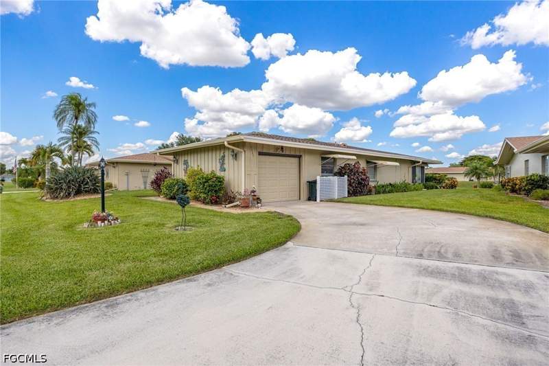 2 bedroom Attached at 5585 Hamlet Ln, Whiskey Creek Village Green, Fort Myers — photo 4