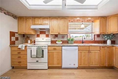 5585 Hamlet Ln, Fort Myers FL - photo 7 of 50
