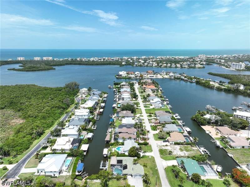 3 bedroom SingleFamilyResidence at 202 6th St, Little Hickory Shores, Bonita Springs — photo 4