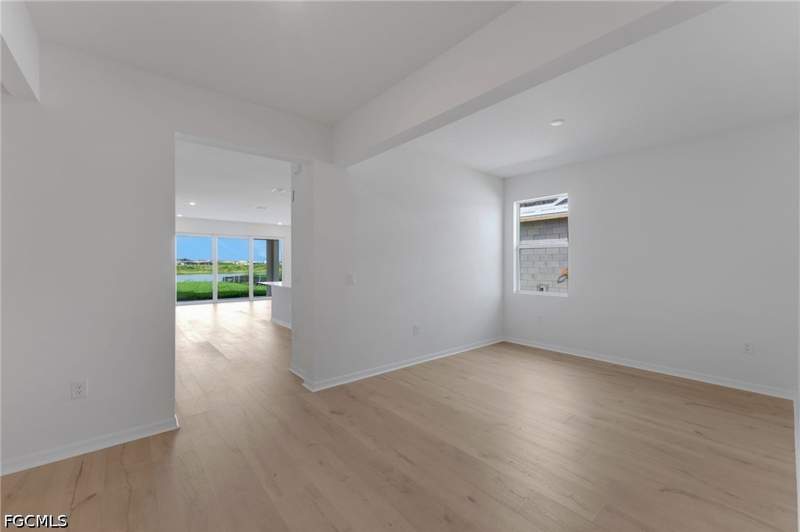 3 bedroom SingleFamilyResidence at 16938 Squirrel Branch Ln, Country Club, Alva — photo 5